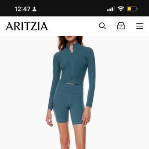 Aritzia Zip up outspace color size medium never worn!